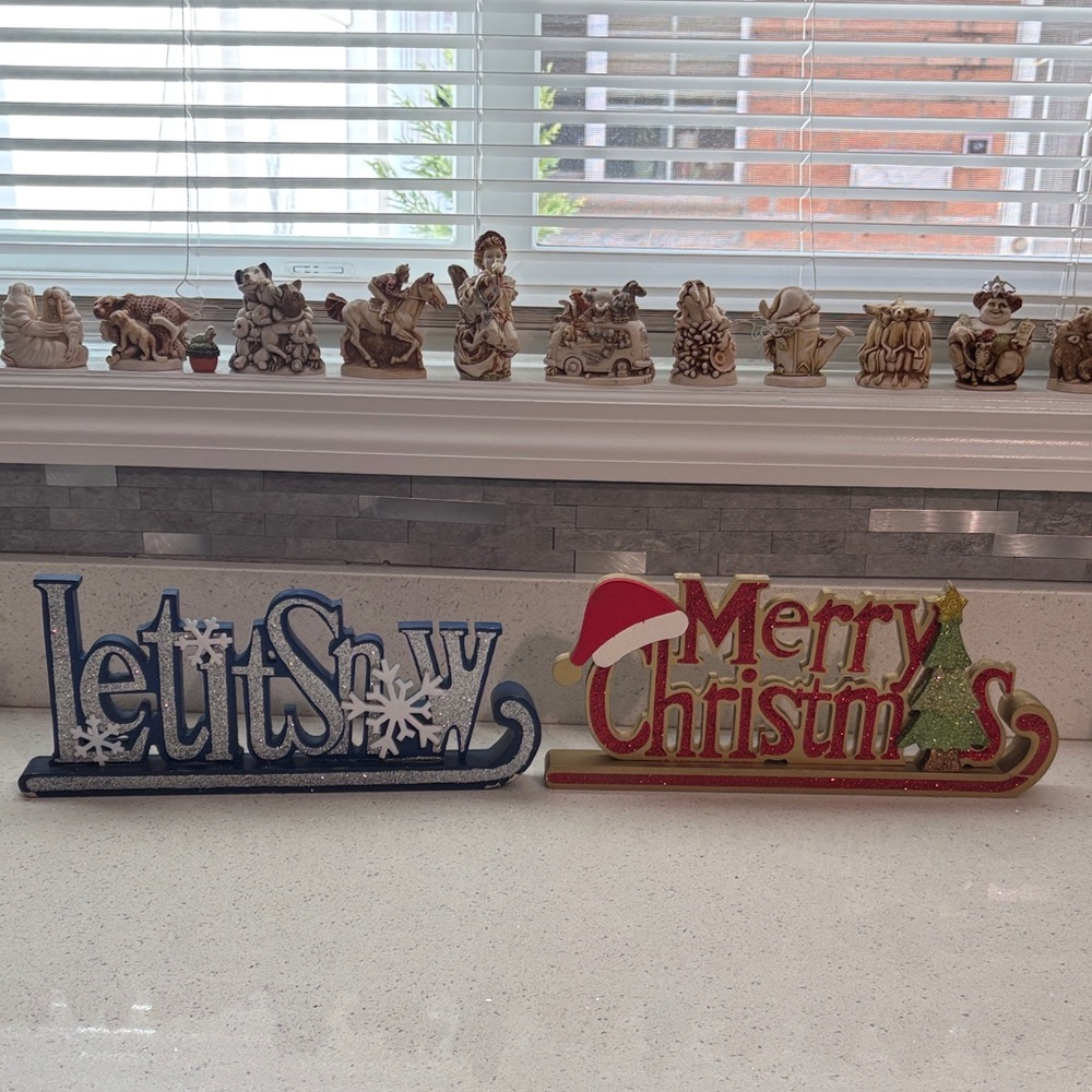 Festive Holiday Decor Set - Let it Snow & Merry Christmas Signs